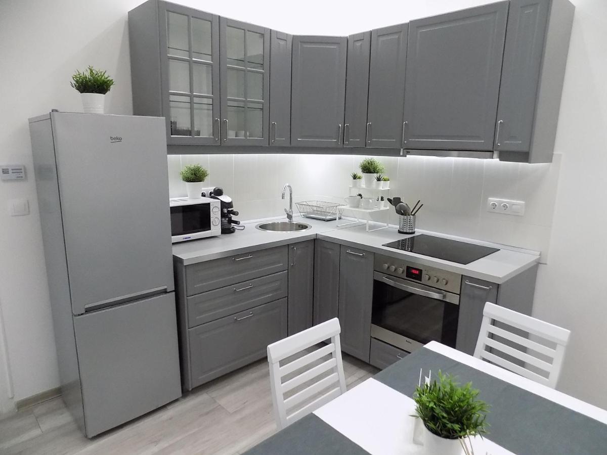 A10 Alkotmany B Apartment Budapest Bagian luar foto