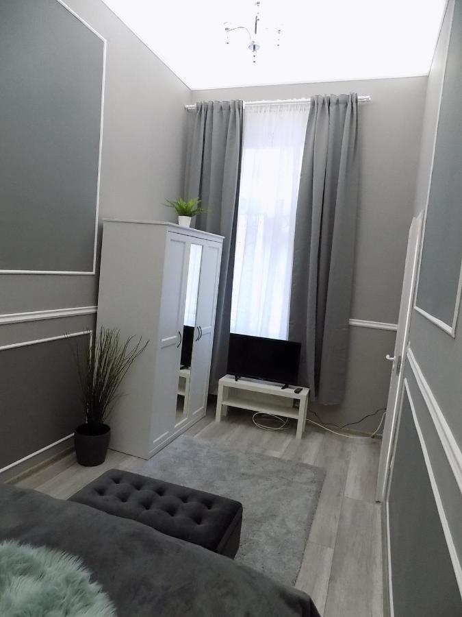 A10 Alkotmany B Apartment Budapest Bagian luar foto