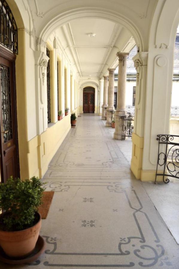 A10 Alkotmany B Apartment Budapest Bagian luar foto